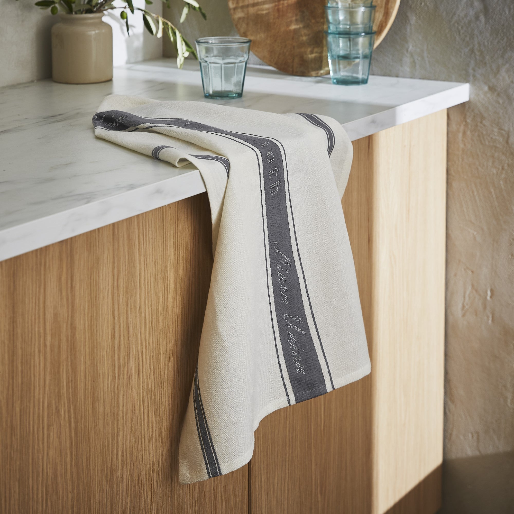 Ulster Weavers Glass Cloth - Union Glass Cloth - Union 74 x 48cm in Grey - Glass Cloth - Ulster Weavers