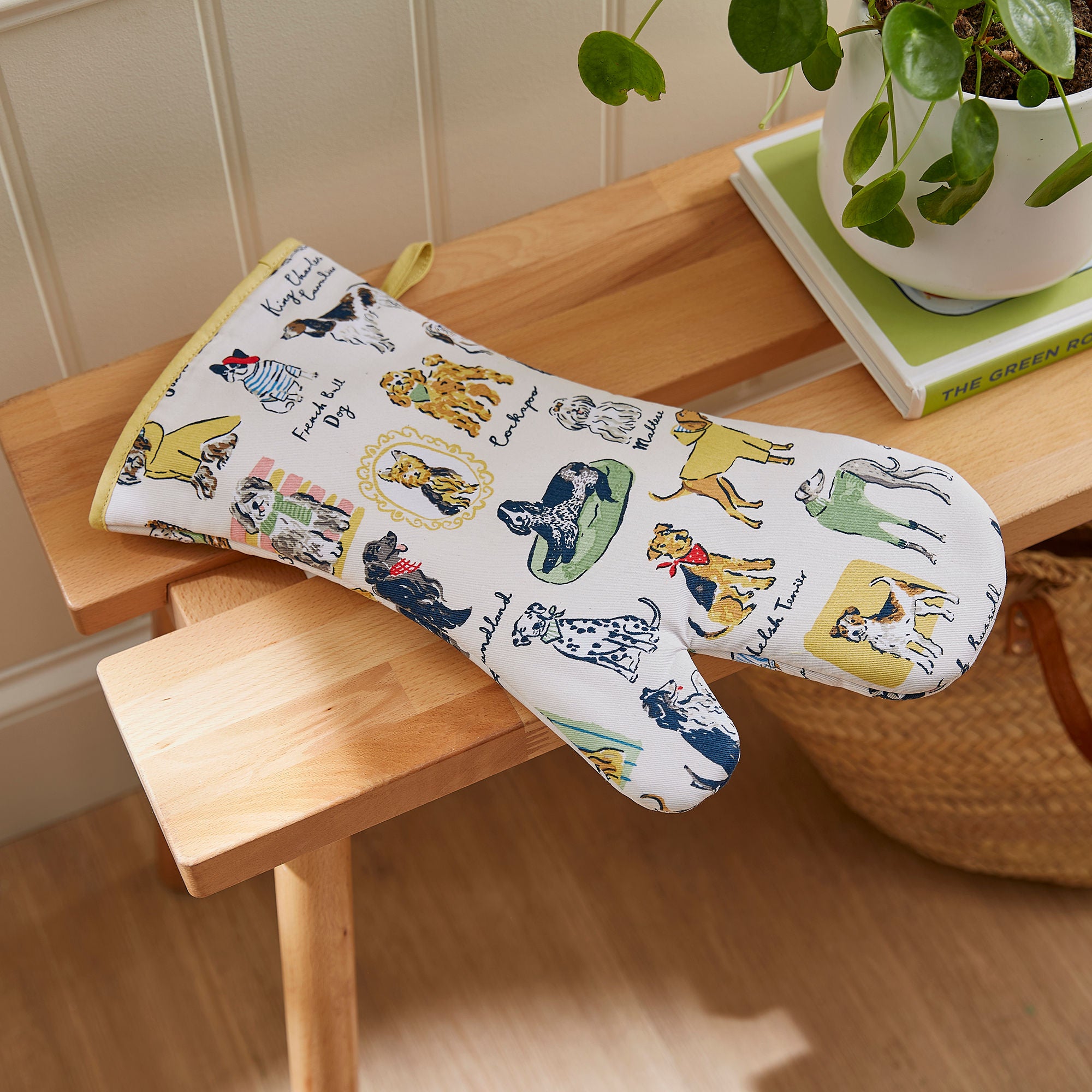 Ulster Weavers Best In Show Gauntlet Oven Glove One Size in Multi - Gauntlet Oven Glove - Ulster Weavers