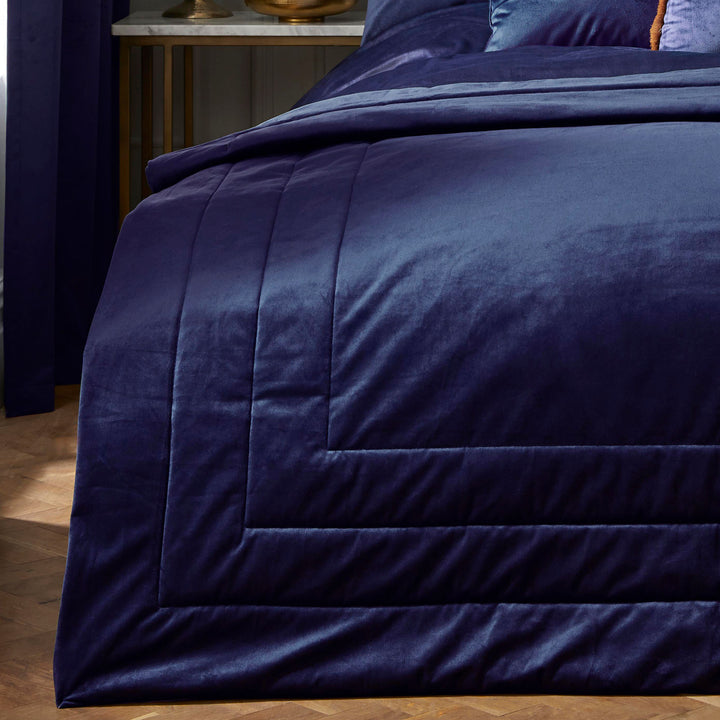 Chic Bedspread by Laurence Llewelyn-Bowen in Navy 150 x 220cm - Bedspread - Laurence Llewelyn-Bowen