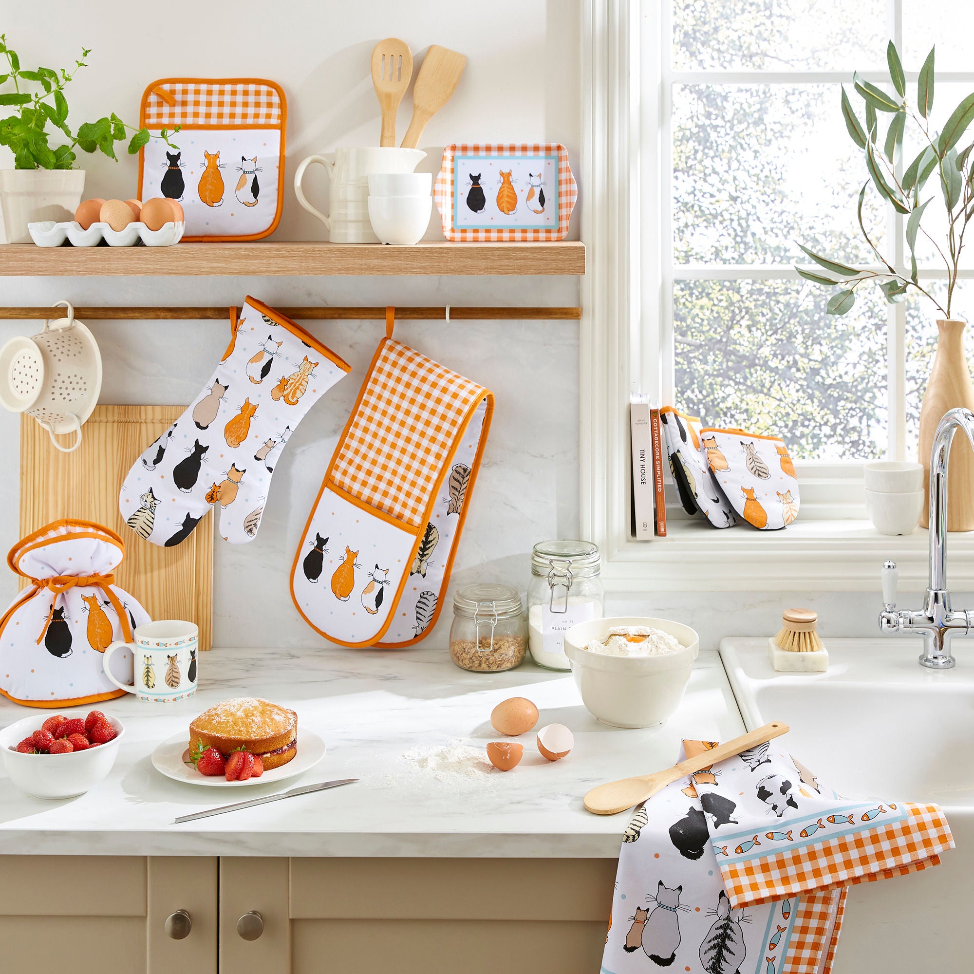Cats In Waiting 2026 Foldable Tote Bag Medium in Orange - Bag - Ulster Weavers