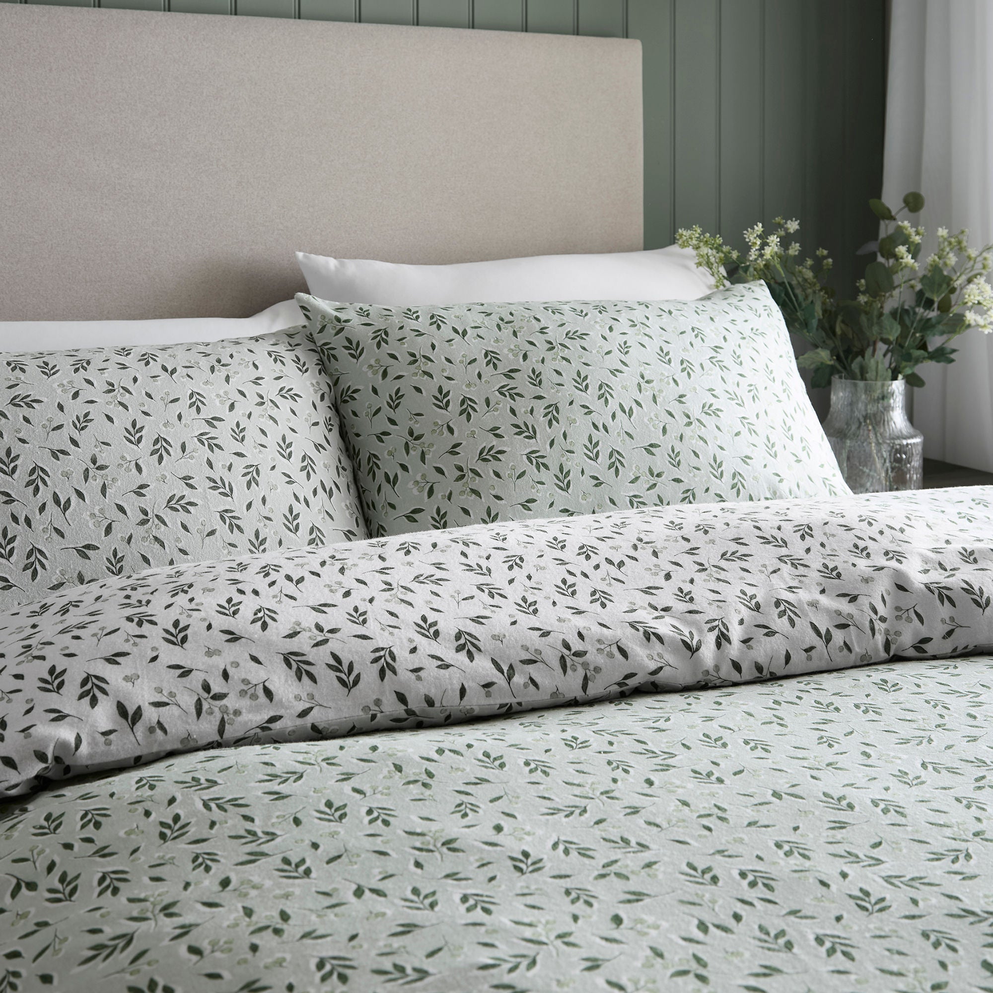 Falling Leaf Duvet Cover Set in Green - Duvet Cover Set - D & D Lodge