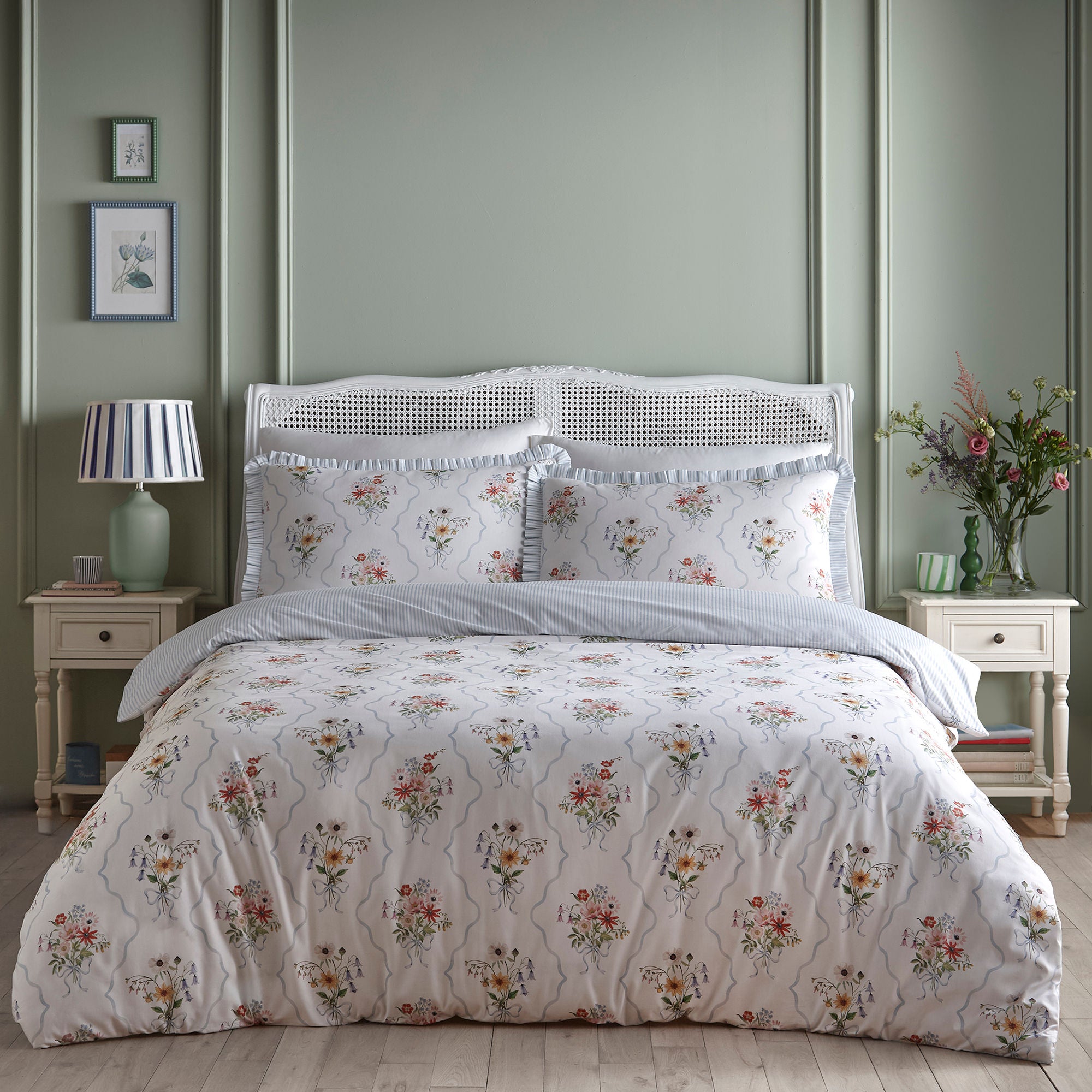 Floral Bouquet Duvet Cover Set in Multi - Duvet Cover Set - Appletree