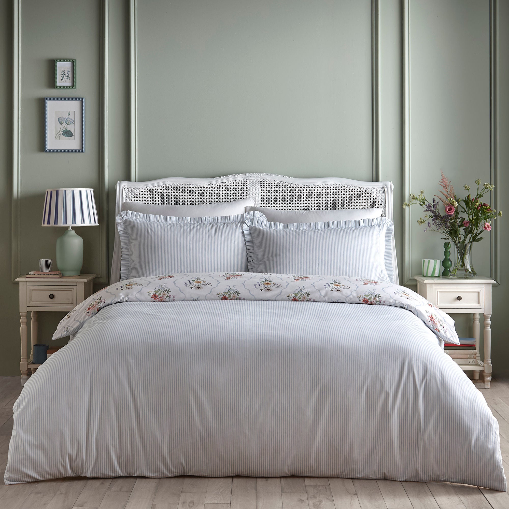 Floral Bouquet Duvet Cover Set in Multi - Duvet Cover Set - Appletree