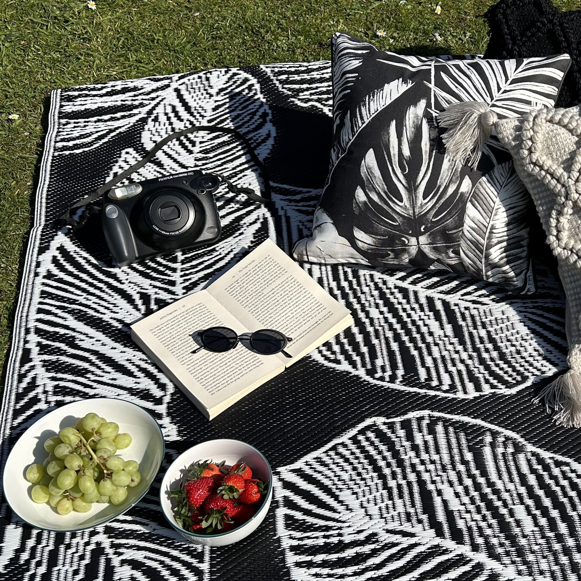 Matteo Outdoor Rug in Black 120 x 170cm - Outdoor Rug - Fusion