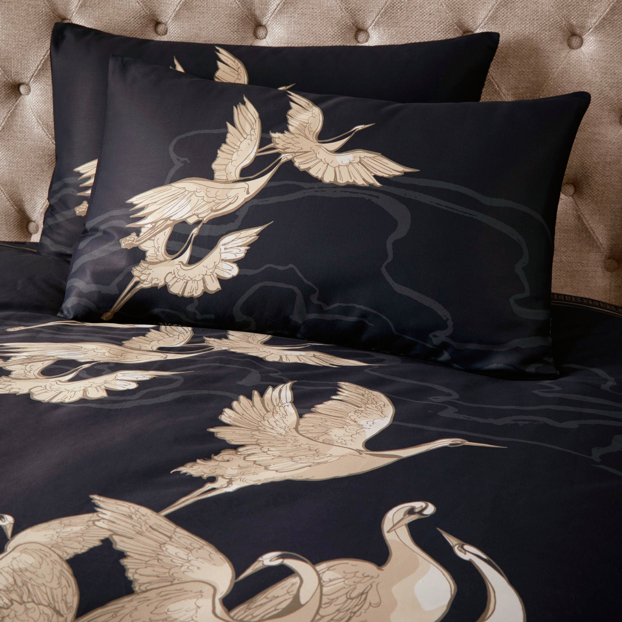 Kireina Duvet Cover Set by Laurence Llewelyn-Bowen in Black/Gold - Duvet Cover Set - Laurence Llewelyn-Bowen