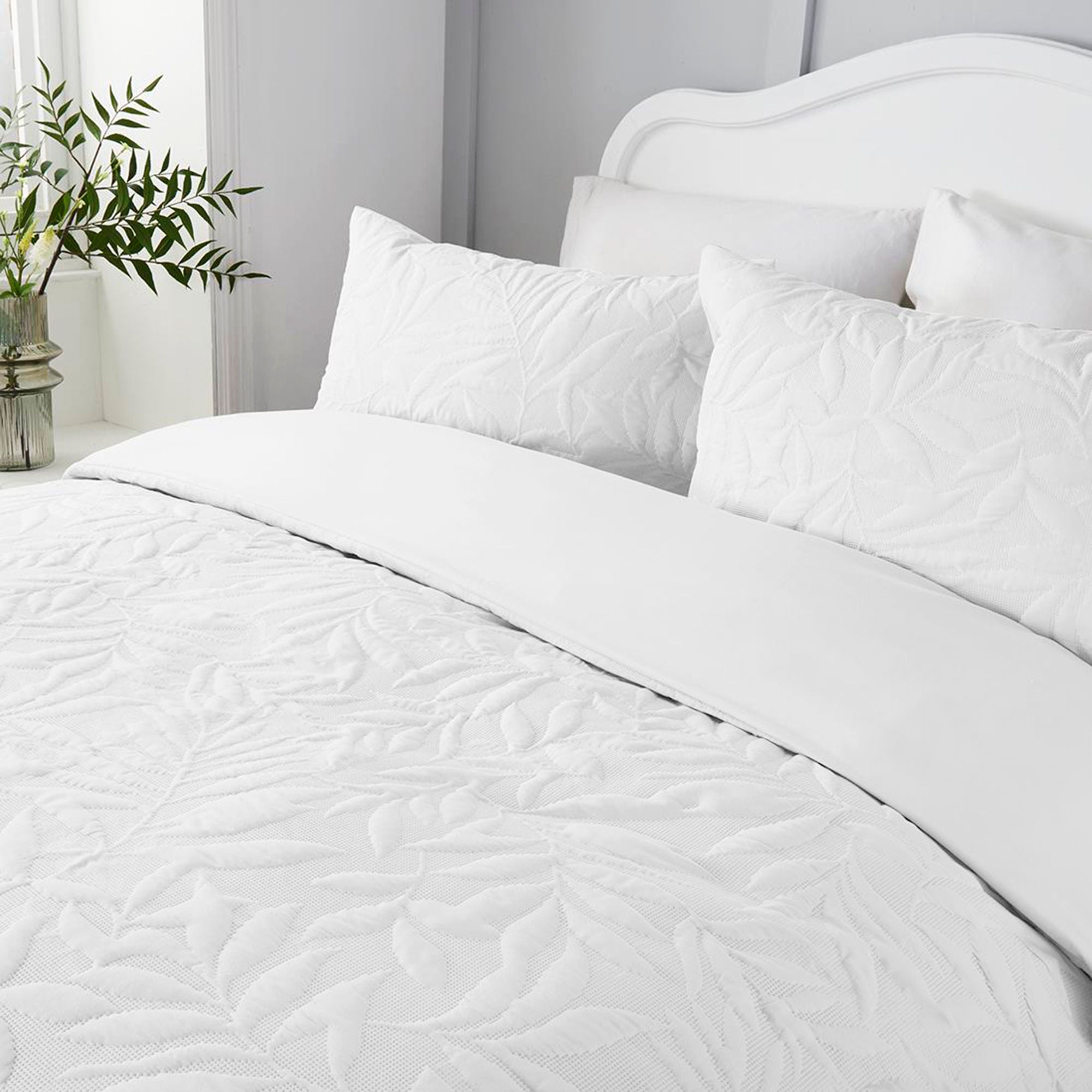 Luana Duvet Cover Set by Serene in White - Duvet Cover Set - Serene