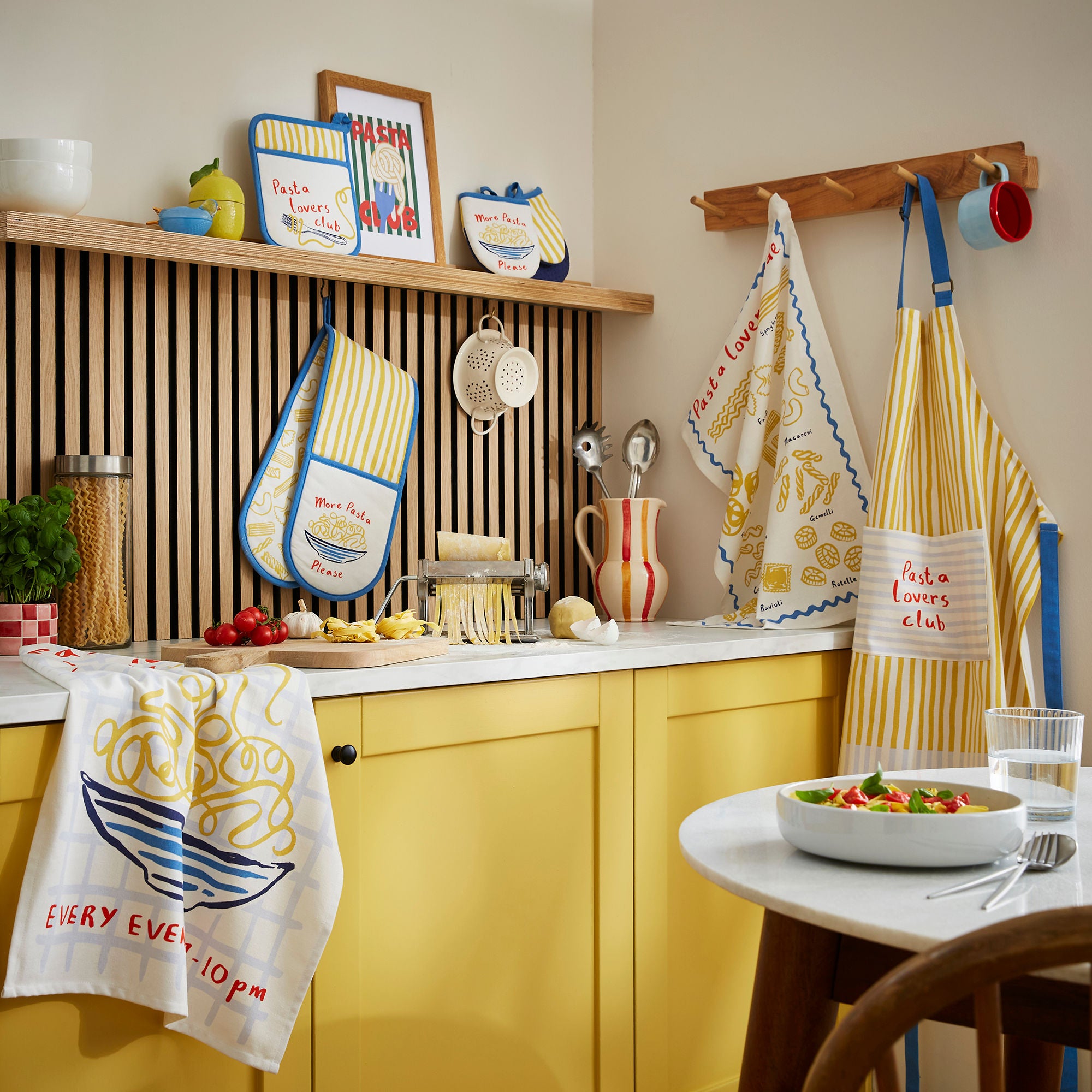 Pasta Lovers Club Double Oven Glove in Yellow - Double Oven Glove - Ulster Weavers