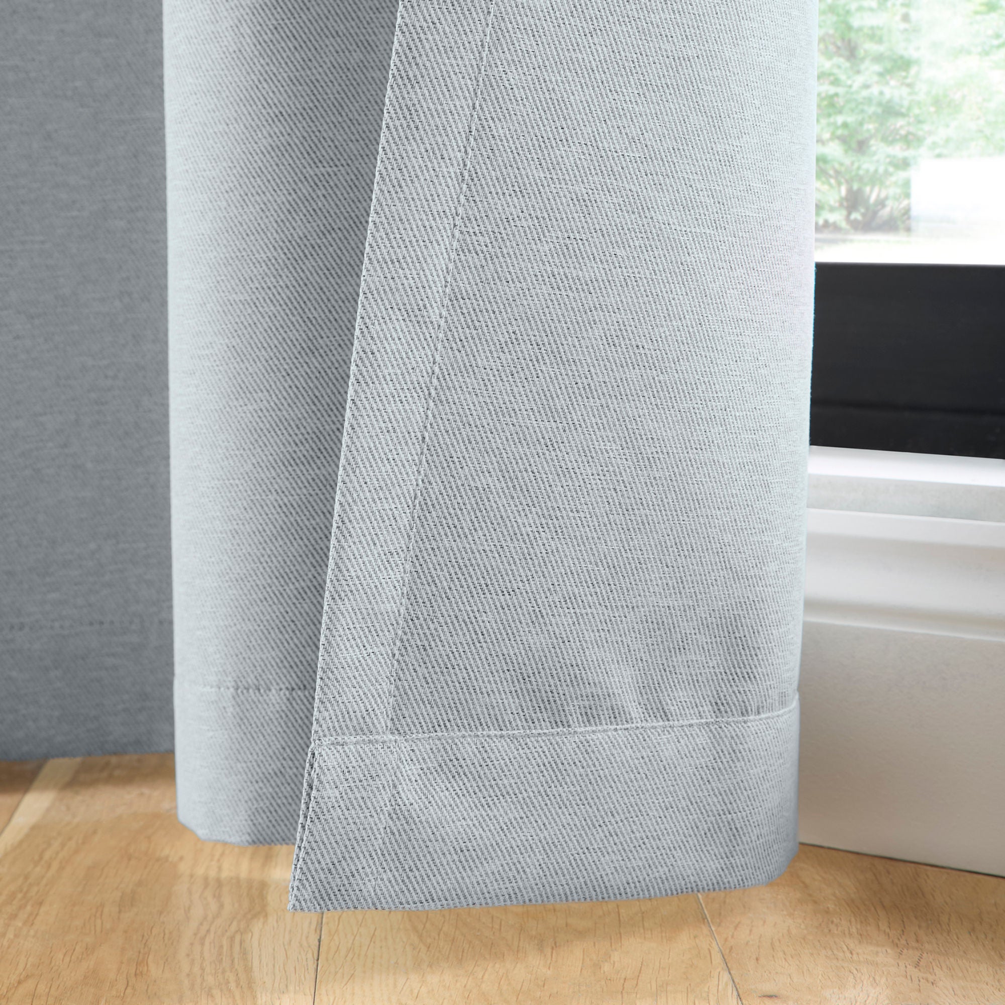 Plain Twill Pair of Eyelet Curtains in Silver