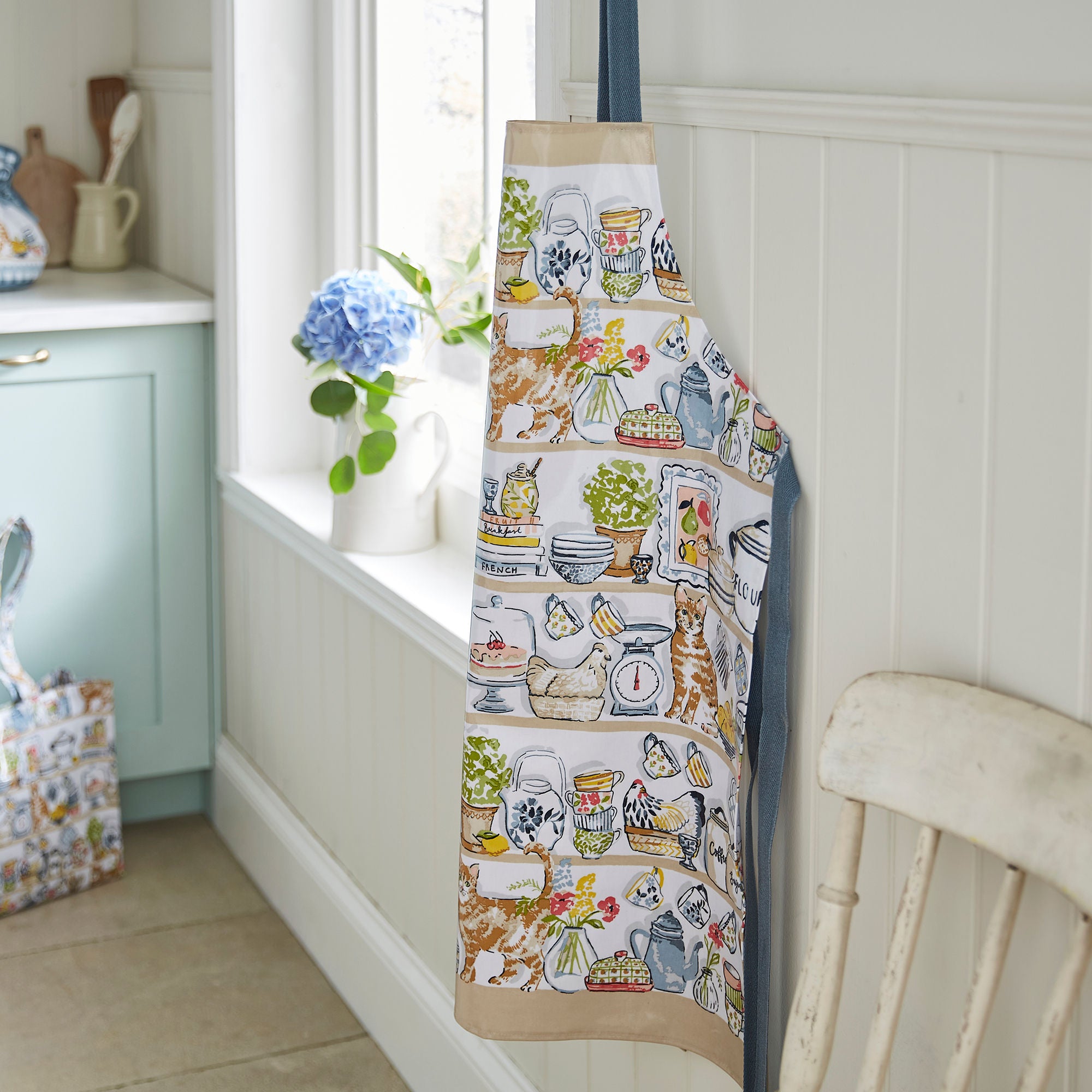 Ulster Weavers Pantry Cats Apron - PVC/Oilcloth One Size in Multi - Apron - Ulster Weavers