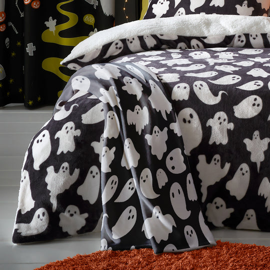 Spooky Ghosts Halloween Throw in Grey 120 x 150cm