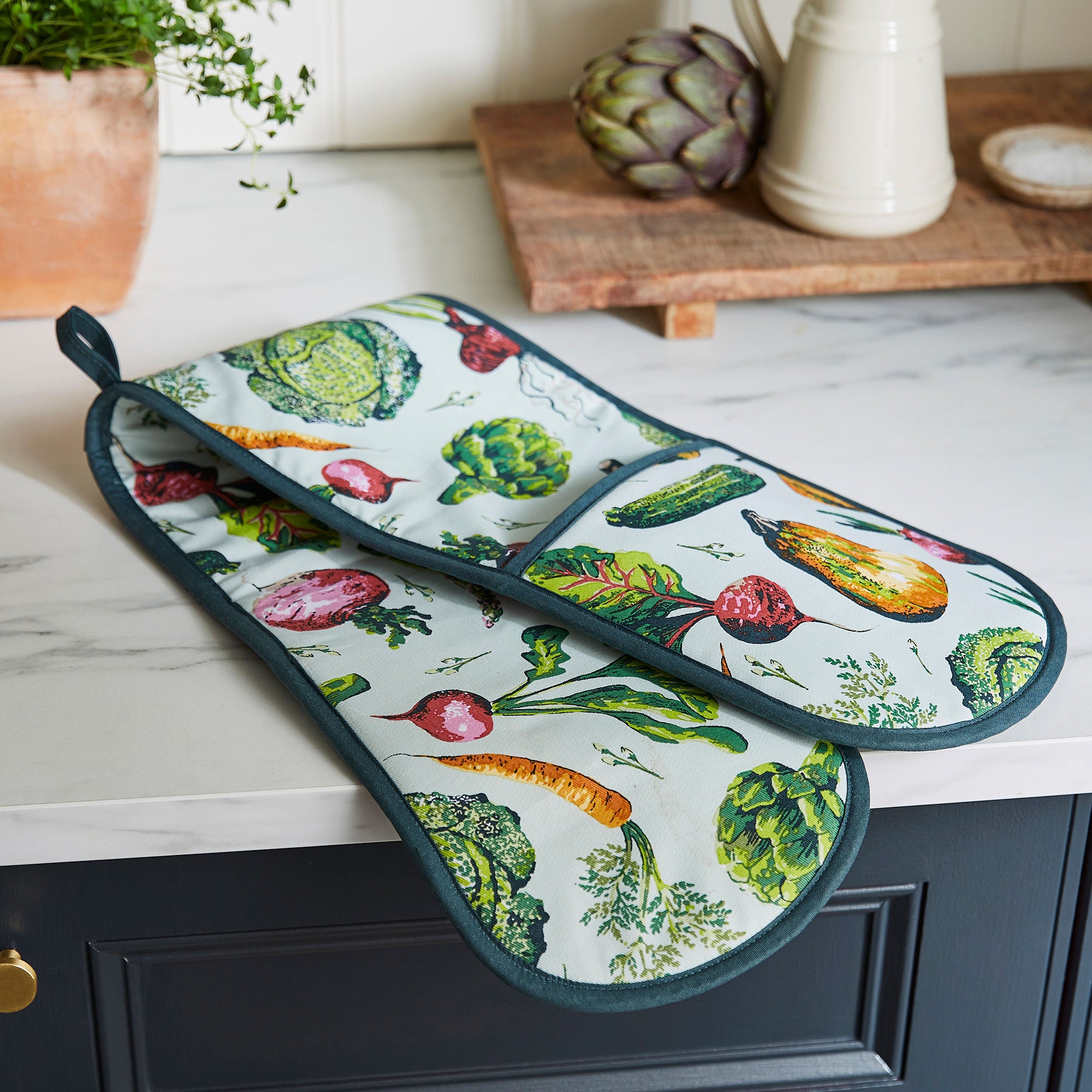 Ulster Weavers Vegetable Medley Double Oven Glove One Size in Multi - Double Oven Glove - Ulster Weavers