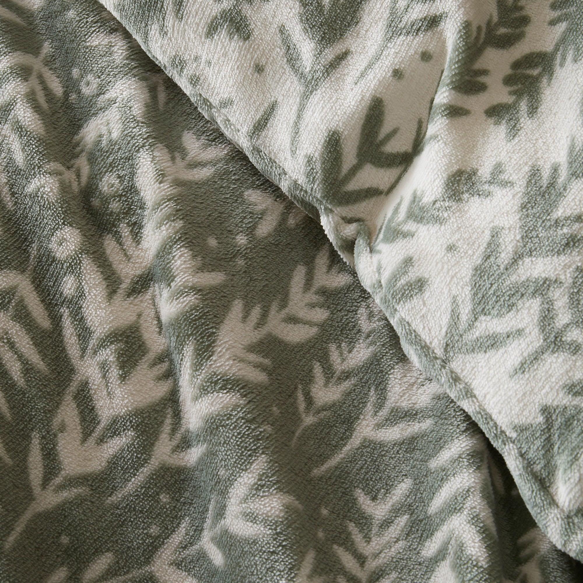 Winter Foliage Duvet Cover Set in Green - Duvet Cover Set - Fusion