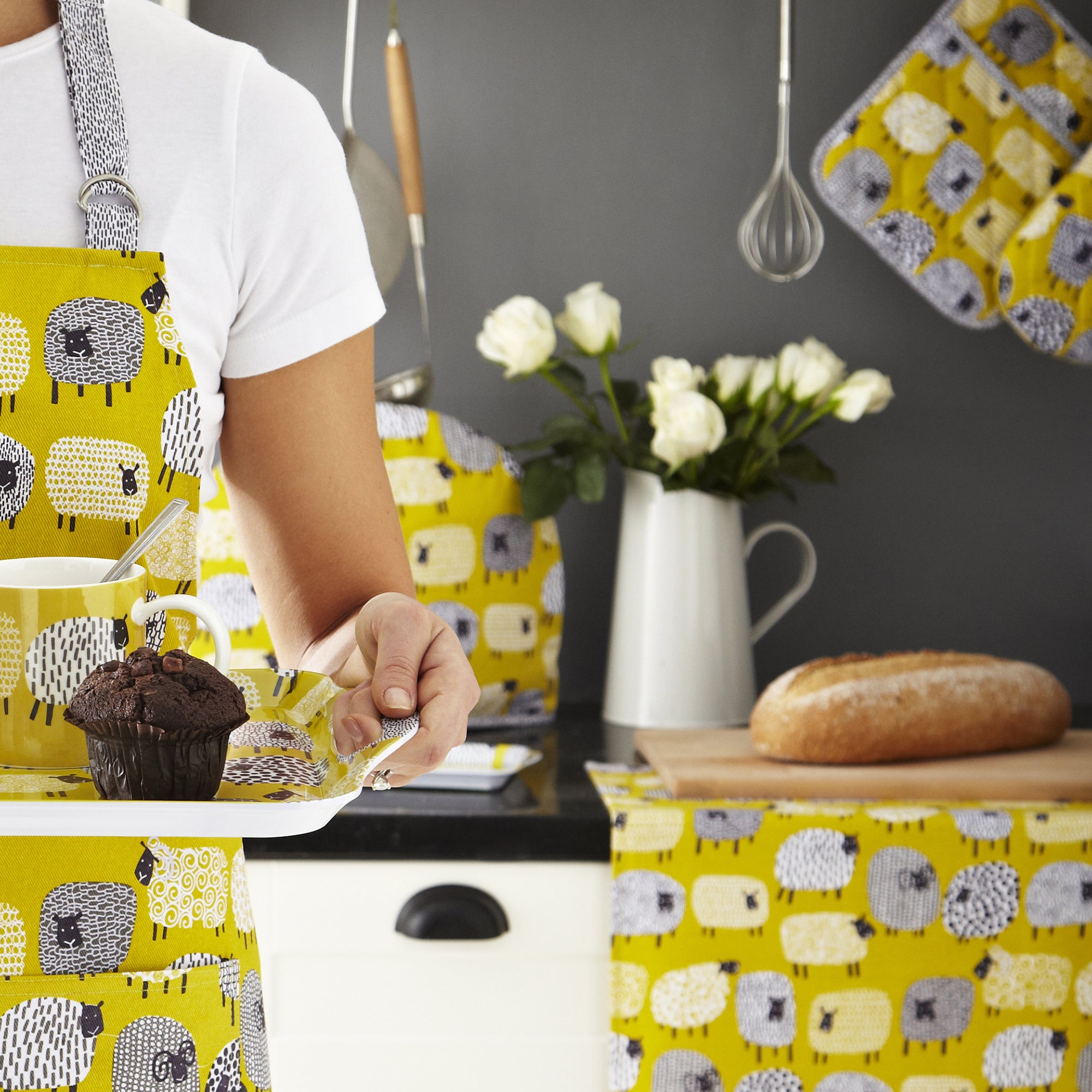 Ulster Weavers Double Oven Glove - Dotty Sheep (100% Cotton Outer; 100% Polyester wadding; CE marked, Yellow) - Double Oven Glove - Ulster Weavers