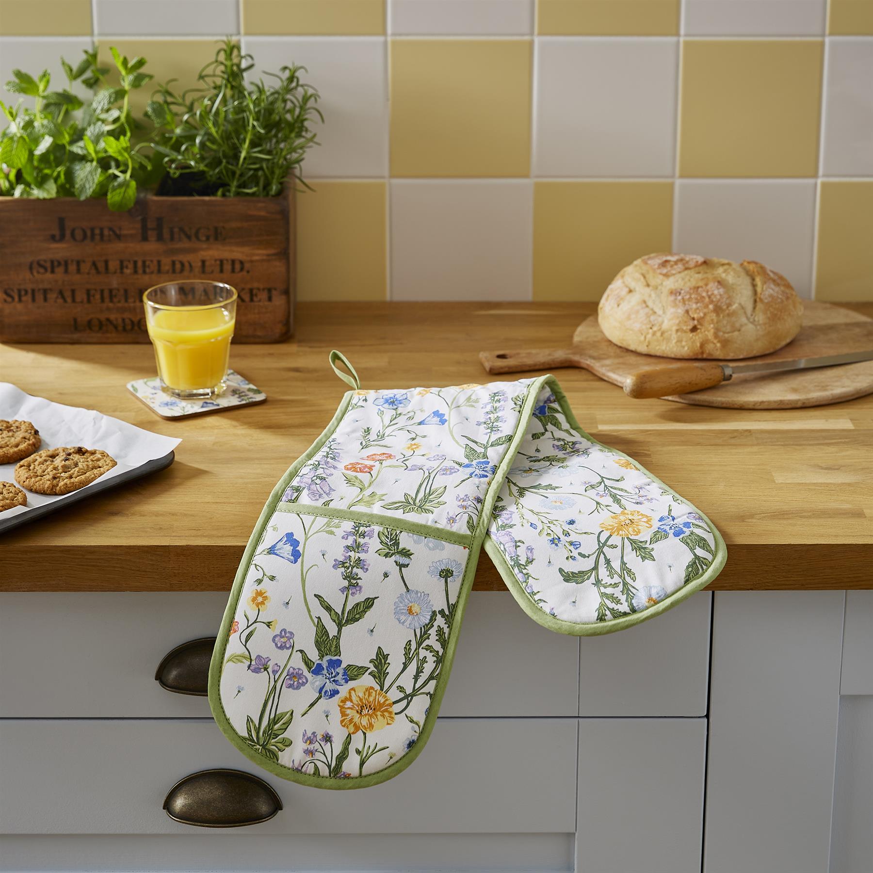 Ulster Weavers Cottage Garden Double Oven Glove One Size in Multi - Double Oven Glove - Ulster Weavers