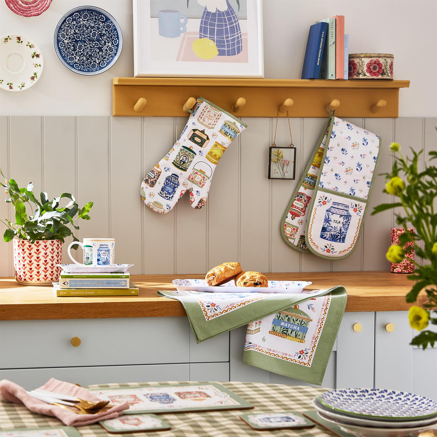 Ulster Weavers Tea Tins Tray - Scatter  One Size in Multi - Tray - Ulster Weavers