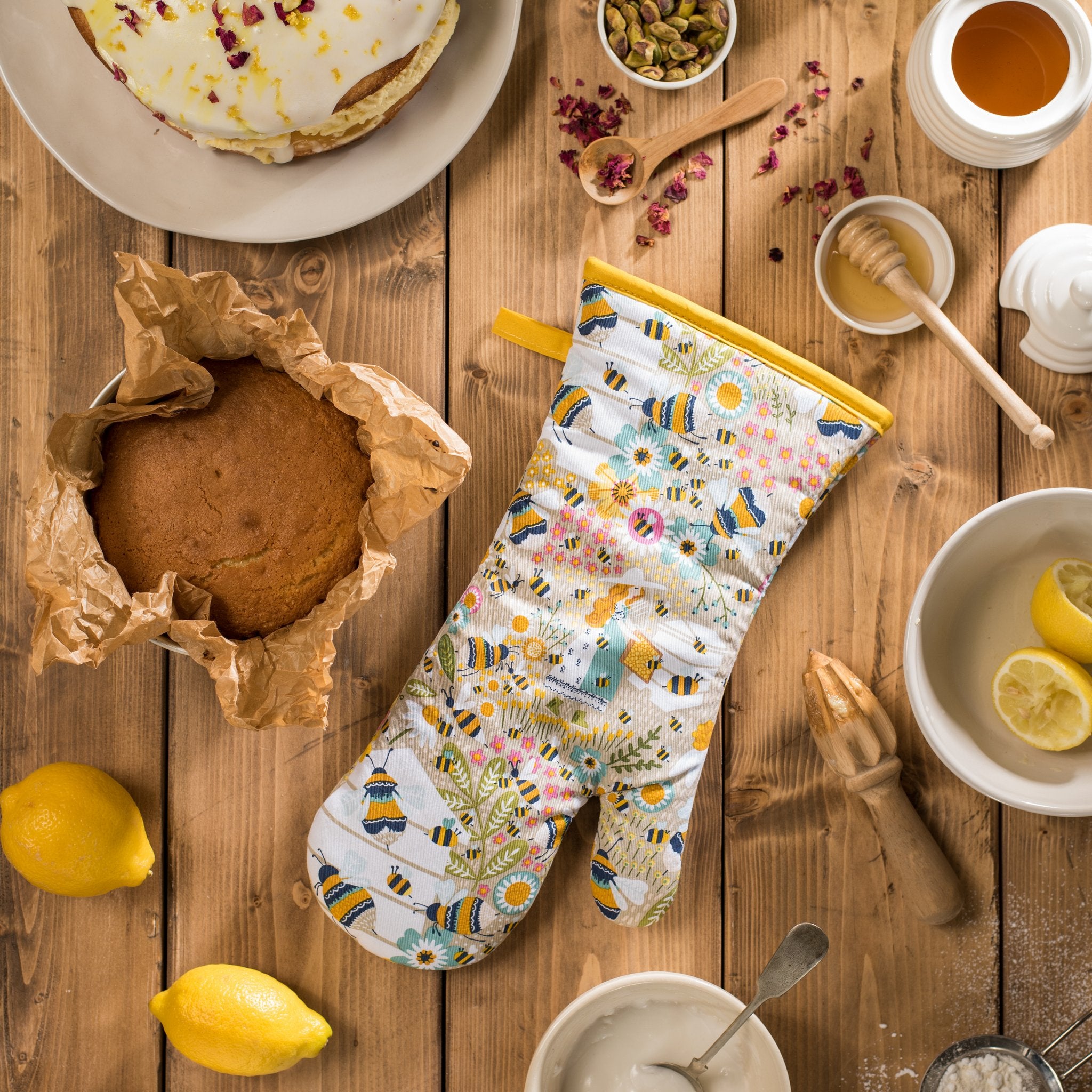 Ulster Weavers Gauntlet Single Oven Glove - Bee Keeper (100% Cotton Outer; 100% Polyester wadding; CE marked, Yellow) - Gauntlet Oven Glove - Ulster Weavers