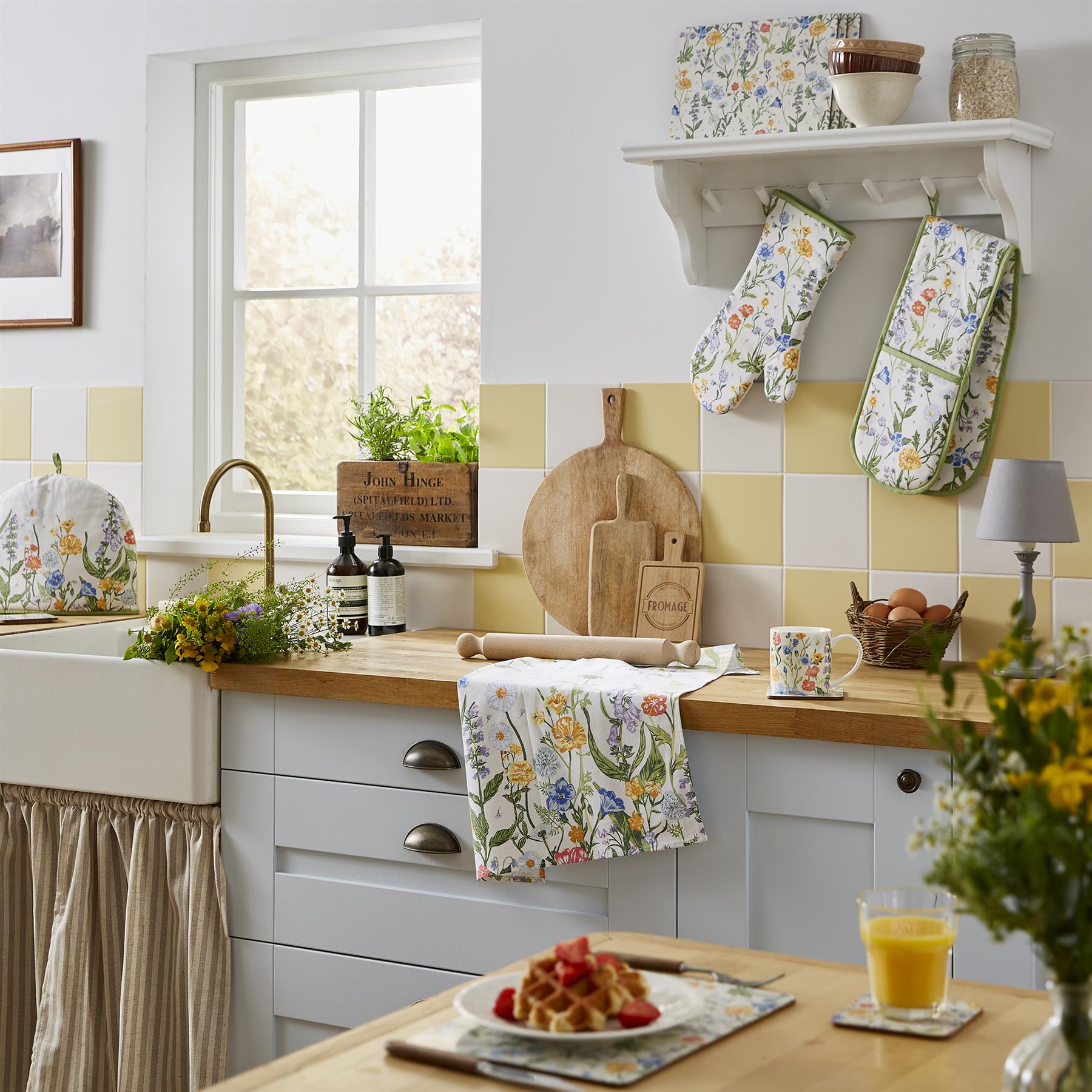 Ulster Weavers Cottage Garden Apron - Cotton One Size in Multi - Apron - Ulster Weavers